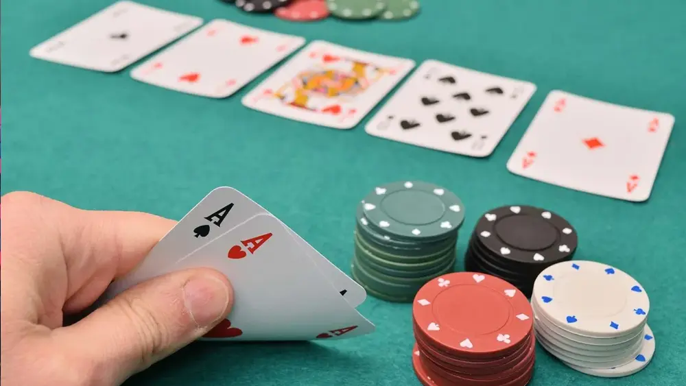 即刻体验！德州扑克中文版免费下载，与高手过招！